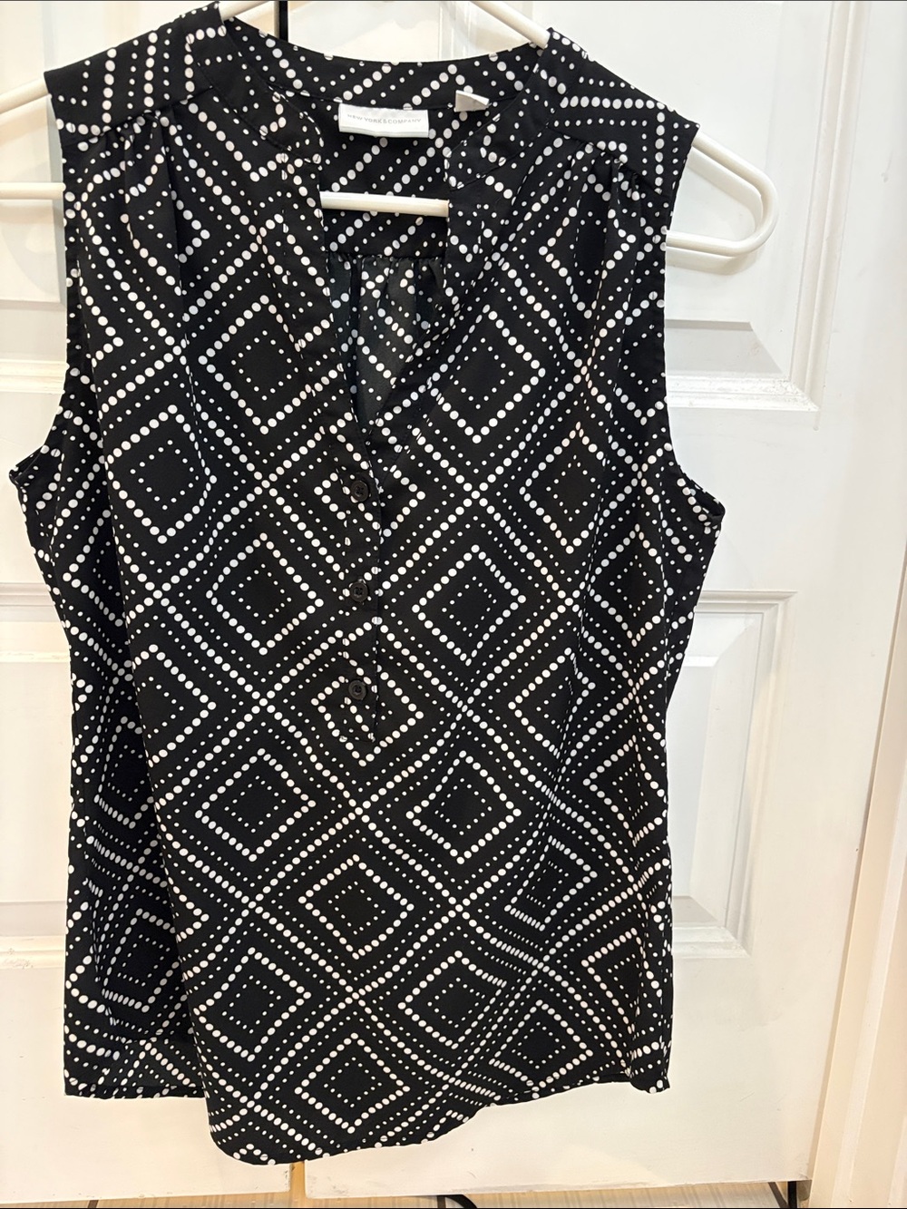 New York & Company Black and White Sleeveless Geometric Dot Print Top